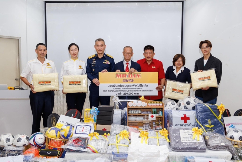  MR. D.I.Y. Supports Winter Relief with Recycled Blankets and Funds Totalling 250,000 Baht Donation to Thai Red Cross Society